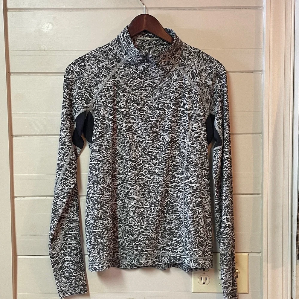 Lululemon Sunaway Runaway 1/2 Zip Size 6/8.